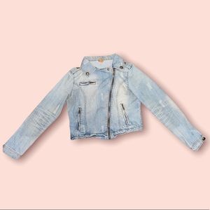 Women’s Light Wash Denim Jacket
